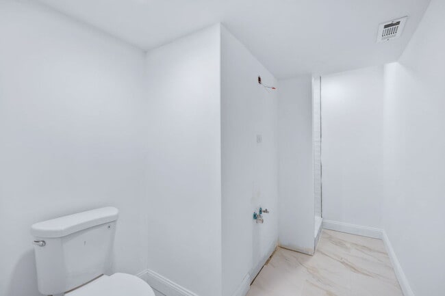 Building Photo - 2624 N Albany Ave