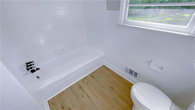 Building Photo - 122 Barnesville Rd