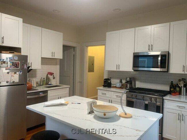 Building Photo - 356 Harvard St