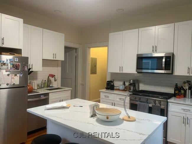 Building Photo - 356a Harvard St