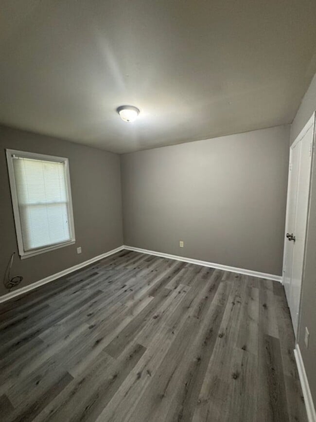 Building Photo - CREEKWOOD