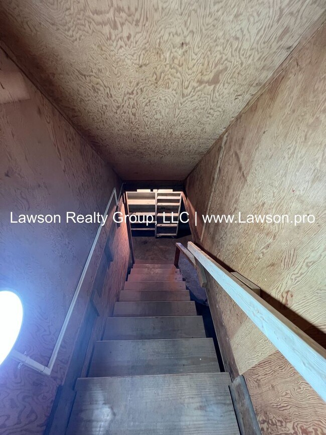 Building Photo - Quaint Two Bedroom Home By Christmas Tree Farm