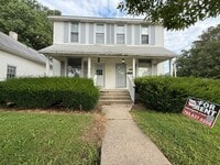Building Photo - 2 bedroom and 1 bathroom duplex