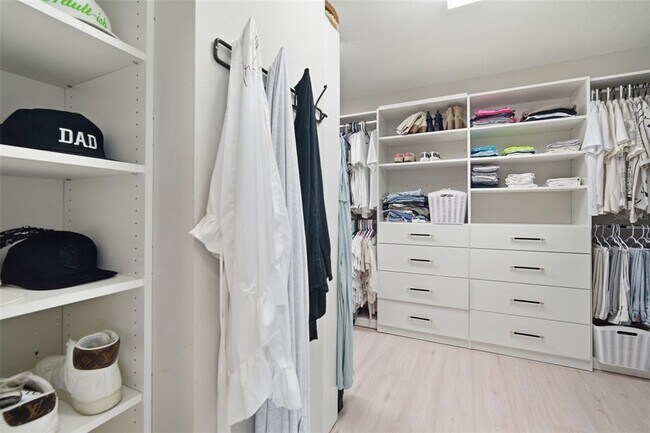 Building Photo - 6396 Roadstead Ct