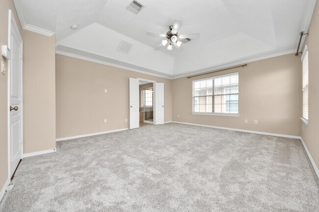 Building Photo - 908 W 26th St