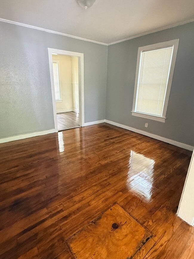 Building Photo - 2 Bedroom 1 Bathroom house In the Highland Historic District area