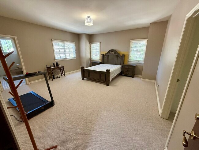 Building Photo - 533 Sierra Madre Ave