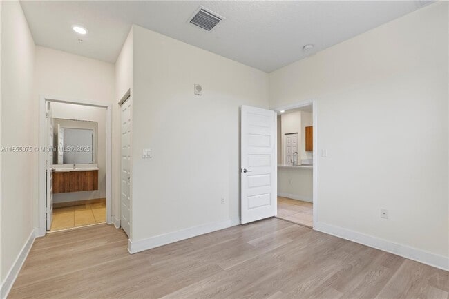 Building Photo - 7831 NW 104th Ave
