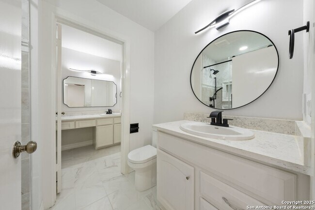 Building Photo - 7815 Broadway St