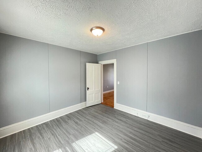 Building Photo - 357 Wilson St