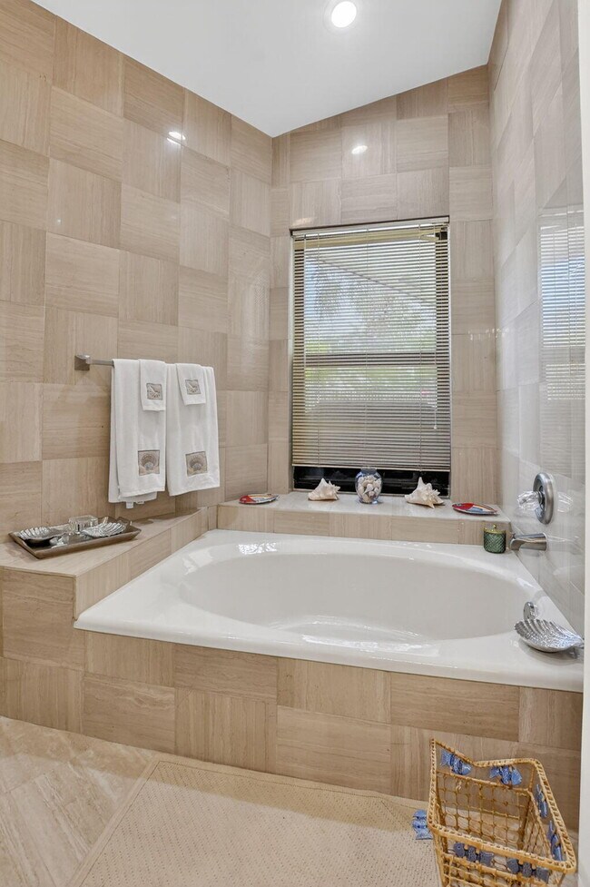 Building Photo - 22519 Esplanada Cir