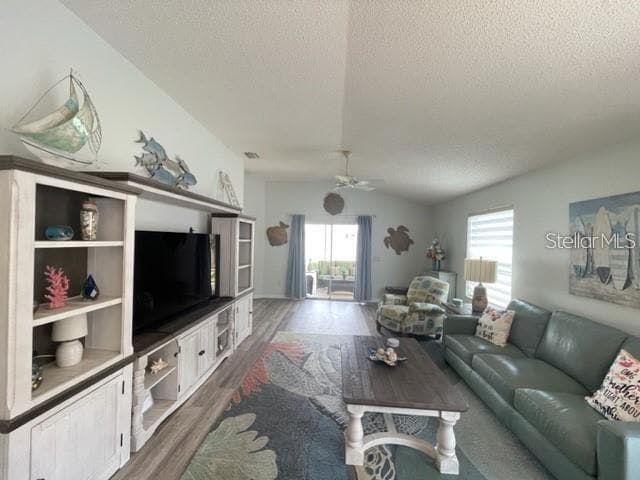 Building Photo - 2427 Chestnut Terrace