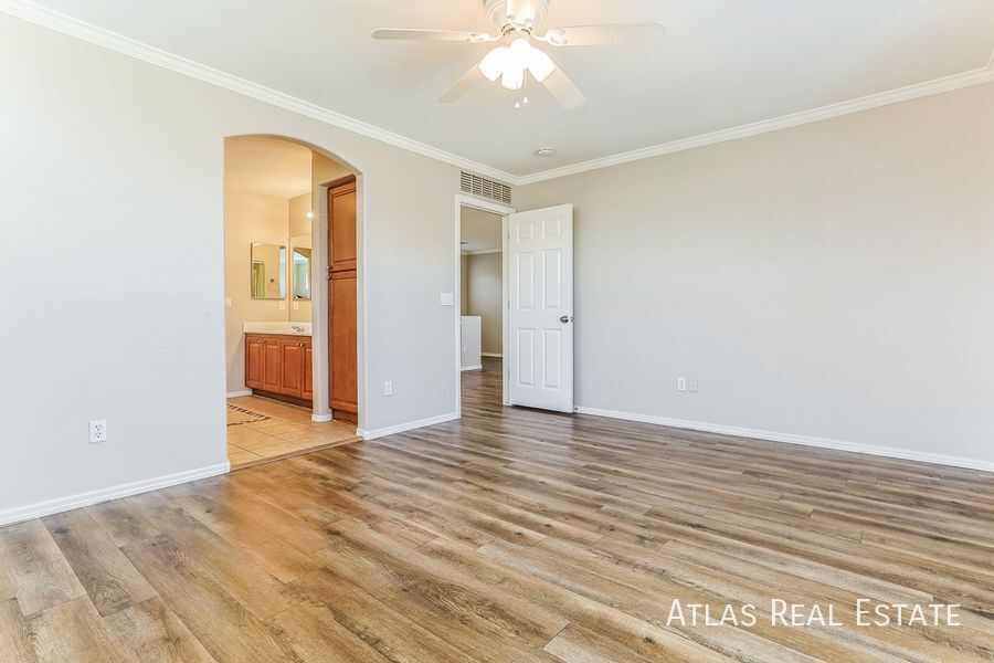 Building Photo - 912 E Mayfield Cir
