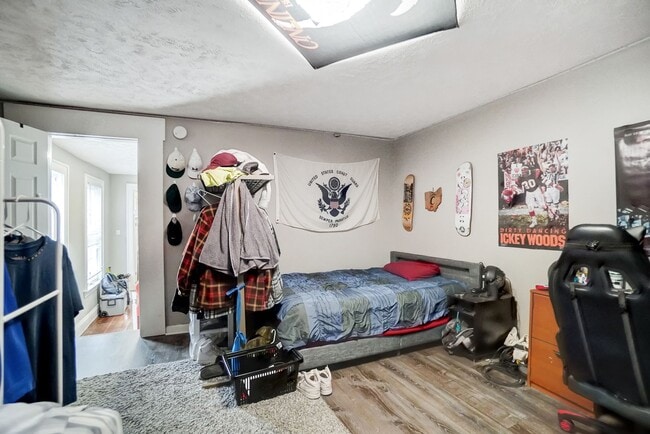 Building Photo - Clifton House For 2026-2027!