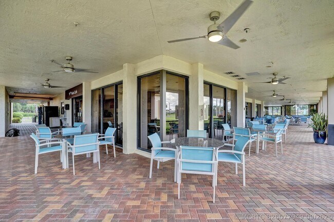 Building Photo - 5355 10th Fairway Dr