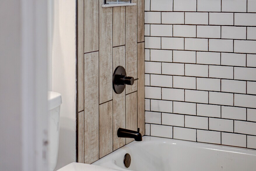 Building Photo - 818 S 31st St