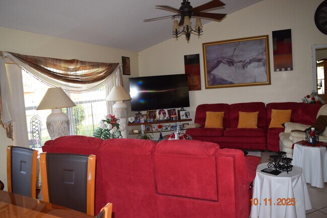 Building Photo - 1657 SW Duclair Ave