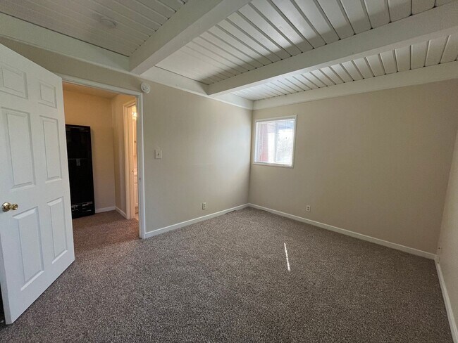 Building Photo - 2 bed 1 bath single family home with back yard and garage space