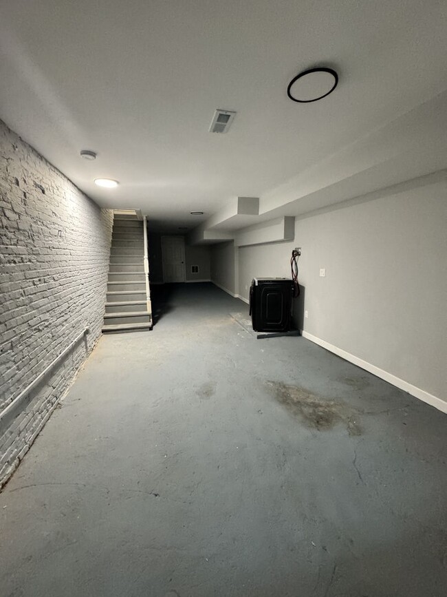 Building Photo - Spacious Rental Property in Baltimore!!