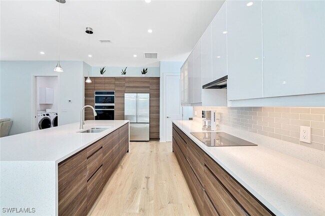 Building Photo - 2515 Royal Palm Ct