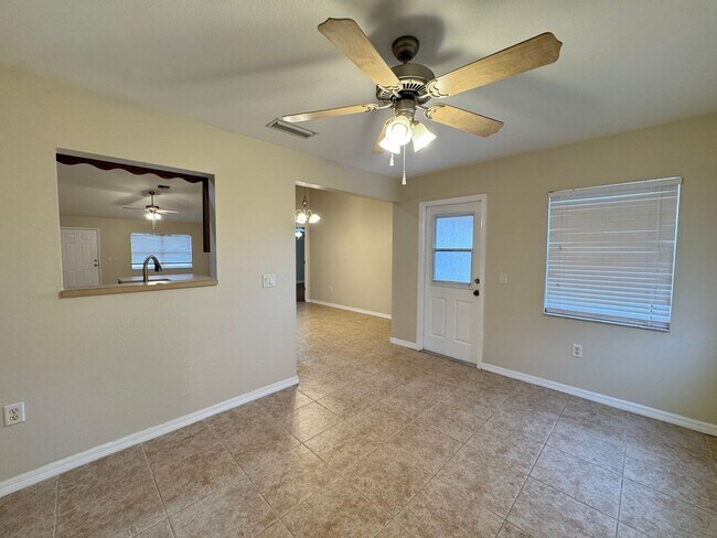 Building Photo - Lovely, Spacious 2 Bedroom, 2 Bathroom Home in Sebring!!