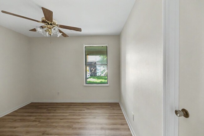 Building Photo - 5225 Marseilles Dr