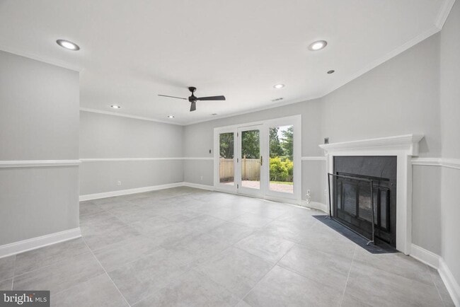 Building Photo - 5503 Red Haven Dr