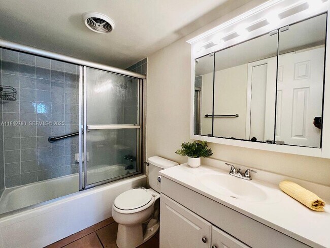 Building Photo - 401 Golden Isles Dr