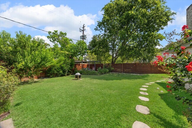 Building Photo - 7822 Braesview Ln