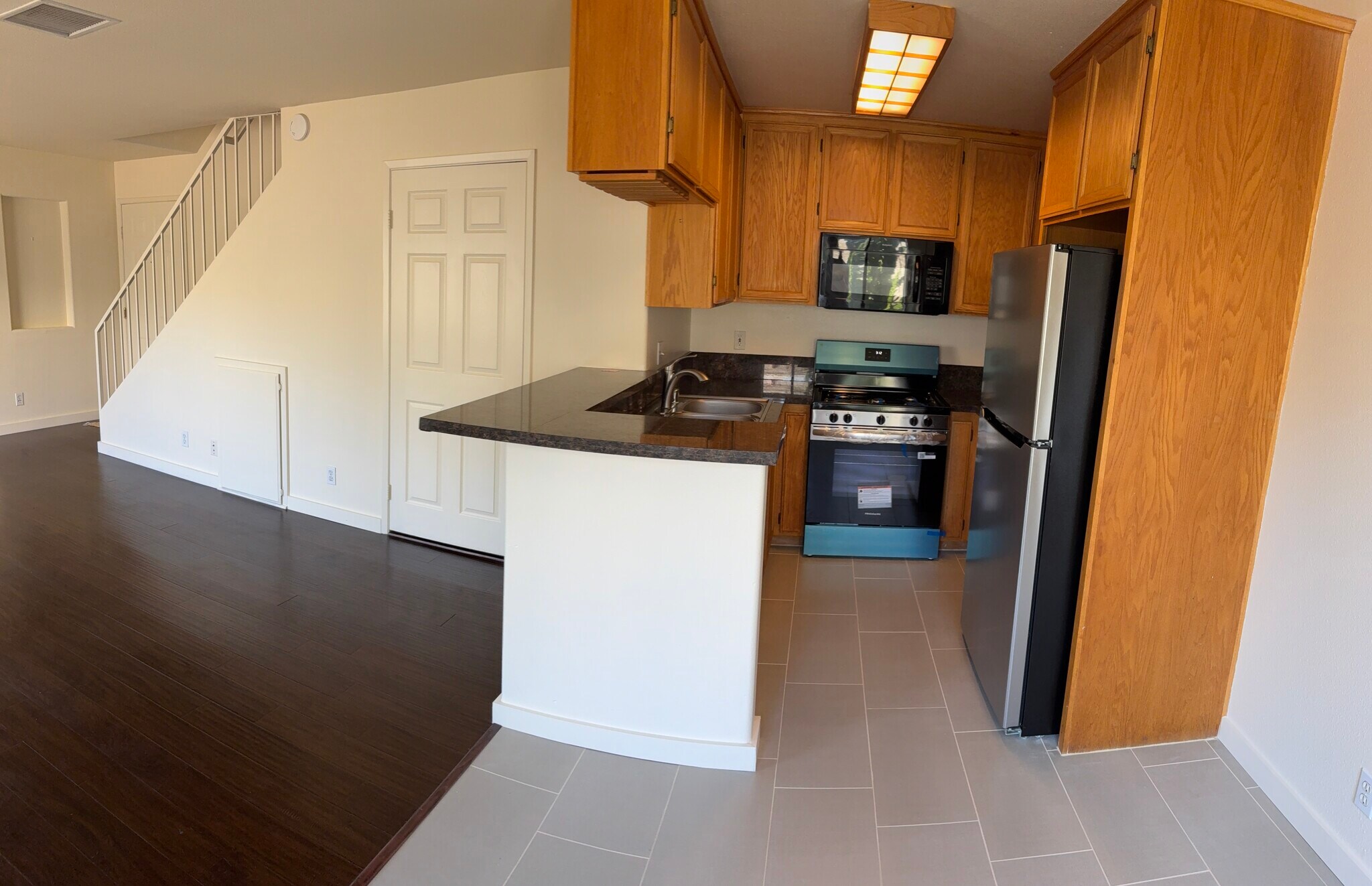 kitchen - 2470 Corinth Ave