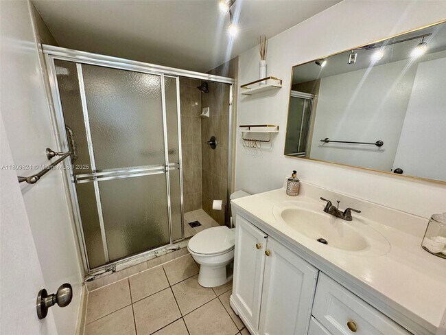 Building Photo - 1833 S Ocean Dr