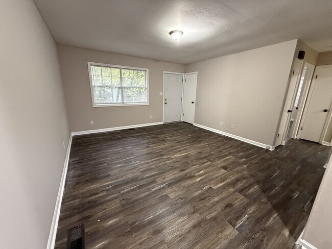 Building Photo - 107 Sycamore Ln