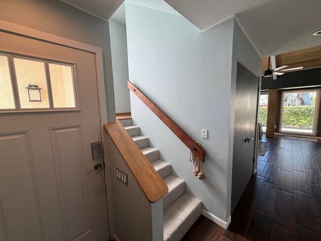 Building Photo - 462 Sunningdale Dr