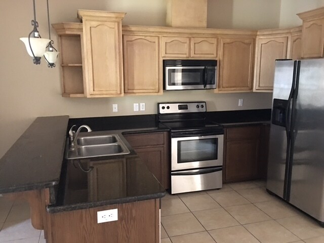 Building Photo - 1403 W Fig Ave