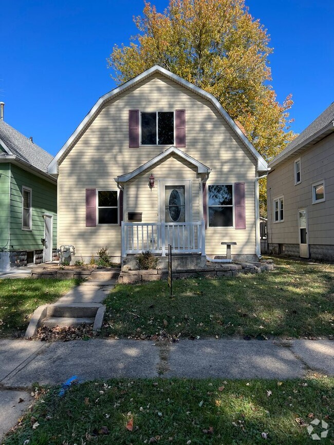 Building Photo - Spacious 3 Bedroom house