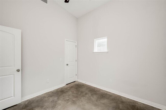 Building Photo - 811 Gunter St