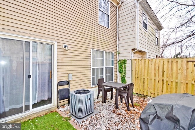 Building Photo - 14902 London Ln