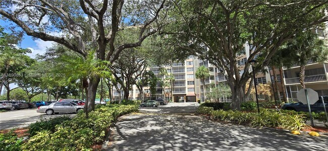 Building Photo - 10777 W Sample Rd