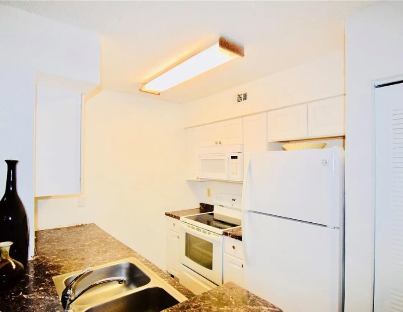 Building Photo - 2881 N Oakland Forest Dr