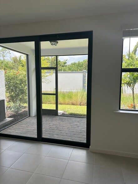 Building Photo - 27865 Solis Grande Dr