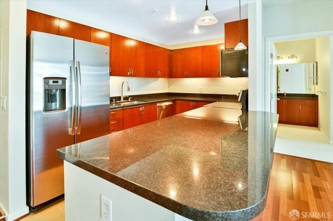 Building Photo - 88 King St