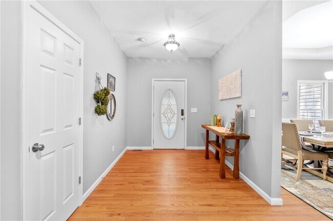 Building Photo - 218 River Dr