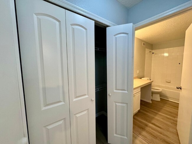 Building Photo - Cozy 1-Bedroom Townhouse in Davenport