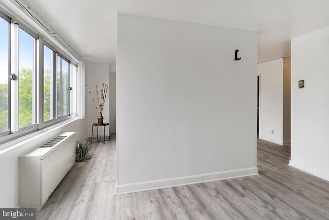 Building Photo - 1900 Lyttonsville Rd