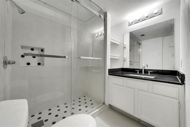 Building Photo - 2111 E Belt Line Rd