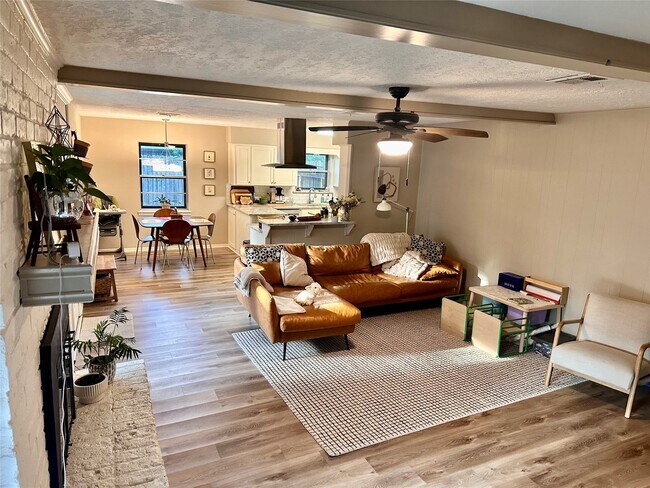 Building Photo - 28903 Twisted Oak Dr