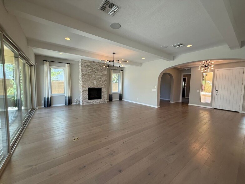 Building Photo - 2006 W Union Park Dr