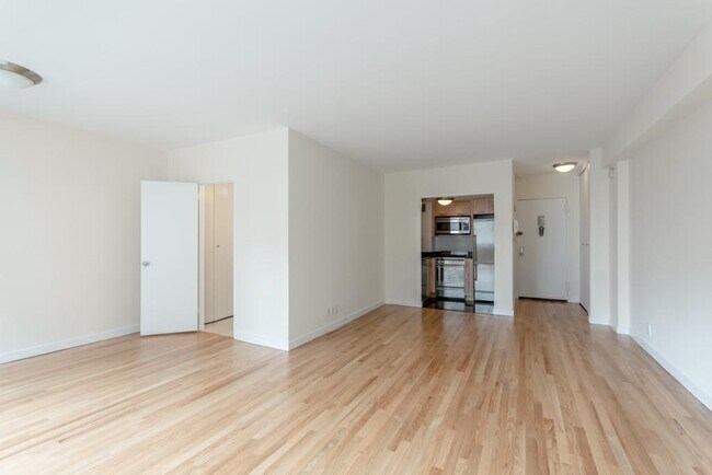 Building Photo - 236 E 36th St