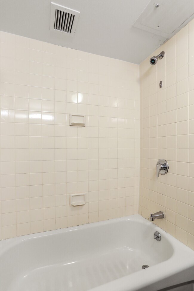 Building Photo - 233 Lowe Dr