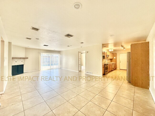 Building Photo - 8338 E Julia St